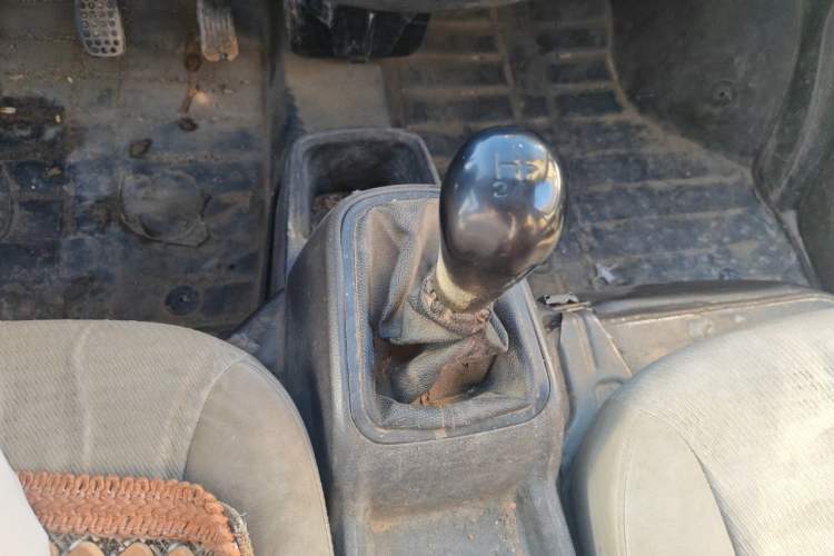 Used Wuling Rongguang 2015 1.2L S Base Model CNG Gear Lever