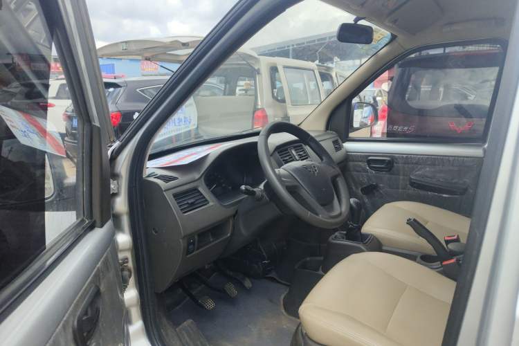 Used Wuling Rongguang 2015 1.2L S Base Model CNG Interior 1