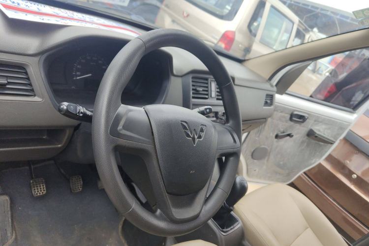 Used Wuling Rongguang 2015 1.2L S Base Model CNG Interior 3