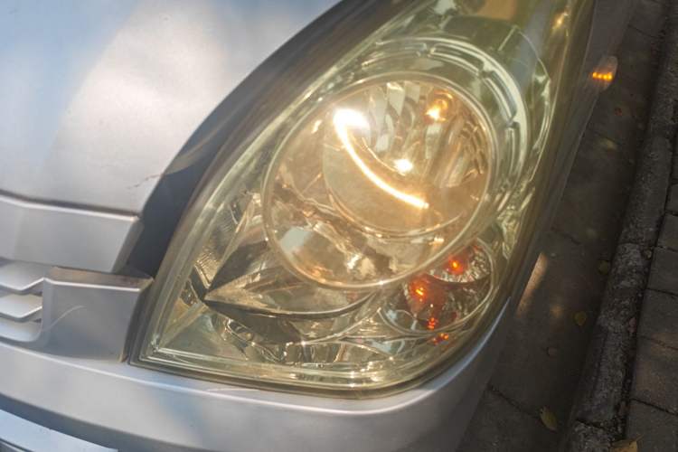 Used Wuling Rongguang 2015 1.2L S Base Model CNG Left Front Headlight