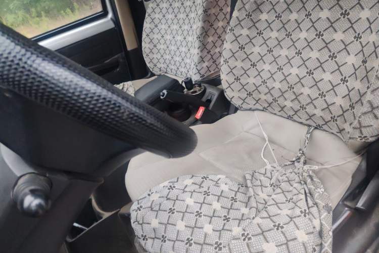 Used Wuling Rongguang 2015 1.2L S Base Model CNG Left Front Seat