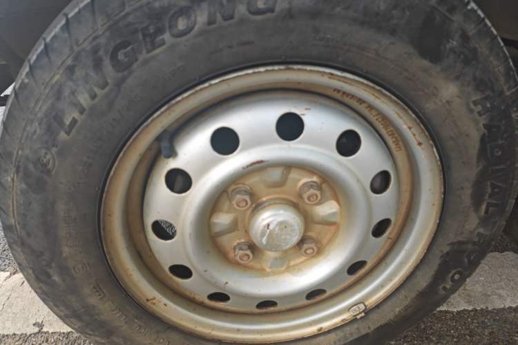 Used Wuling Rongguang 2015 1.2L S Base Model CNG Left Front Wheel Hub