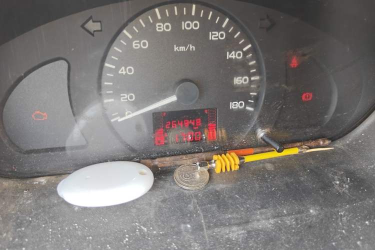 Used Wuling Rongguang 2015 1.2L S Base Model CNG Odometer Close Up