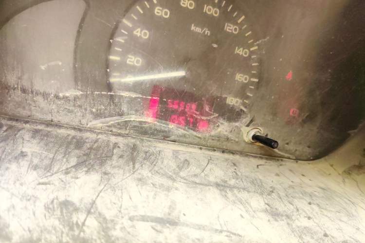 Used Wuling Rongguang 2015 1.2L S Base Model CNG Odometer Close Up
