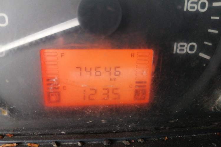 Used Wuling Rongguang 2015 1.2L S Base Model CNG Odometer Close Up