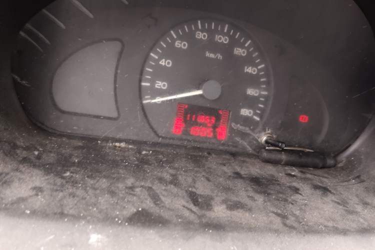 Used Wuling Rongguang 2015 1.2L S Base Model CNG Odometer Close Up