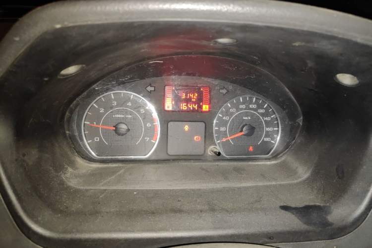 Used Wuling Rongguang 2015 1.2L S Standard CNG Model Odometer Close Up
