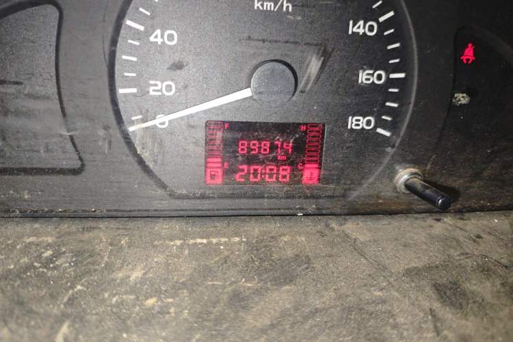 Used Wuling Rongguang 2015 1.2L S Base Model CNG Odometer Close Up