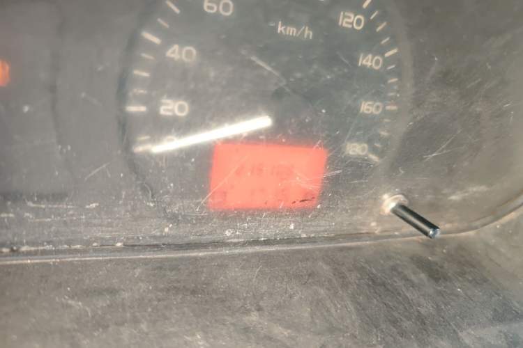 Used Wuling Rongguang 2015 1.2L S Base Model CNG Odometer Close Up