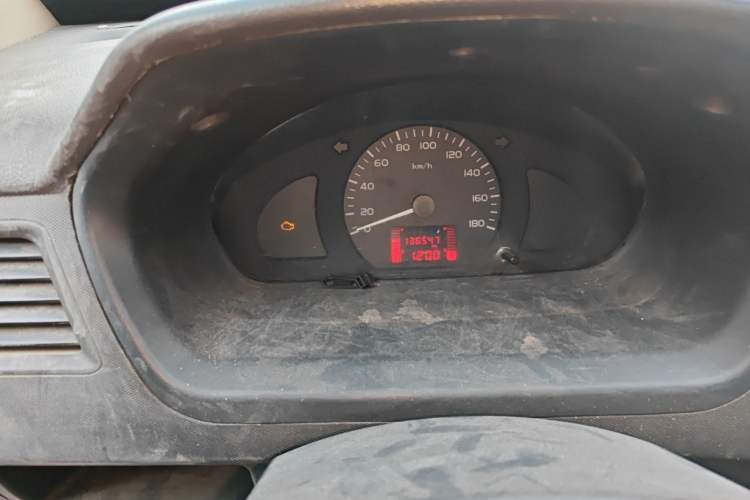 Used Wuling Rongguang 2015 1.2L S Base Model CNG Odometer Close Up
