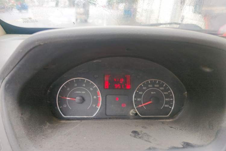 Used Wuling Rongguang 2015 1.2L S Standard CNG Model Odometer Close Up