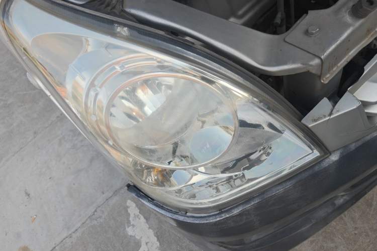 Used Wuling Rongguang 2015 1.2L S Base Model CNG Right Front Headlight