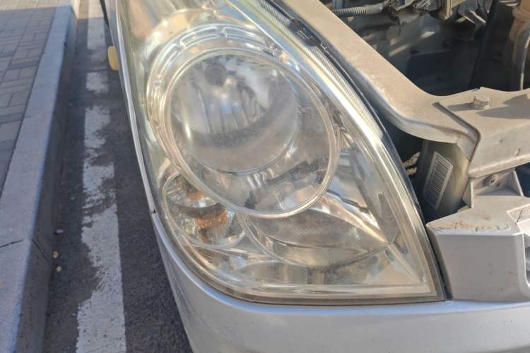 Used Wuling Rongguang 2015 1.2L S Base Model CNG Right Front Headlight