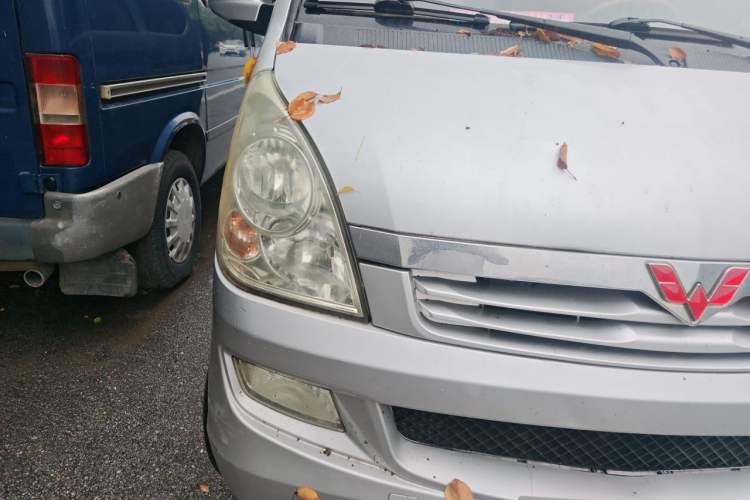 Used Wuling Rongguang 2015 1.2L S Standard CNG Model Right Front Headlight
