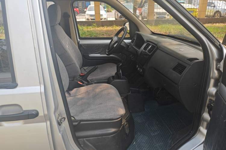 Used Wuling Rongguang 2015 1.2L S Base Model CNG Right Front Seat