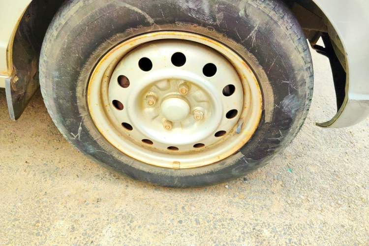 Used Wuling Rongguang 2015 1.2L S Base Model CNG Right Front Wheel Hub