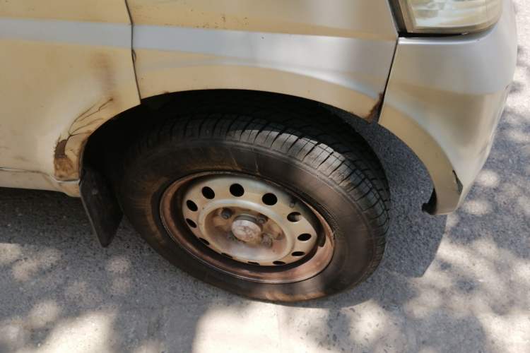 Used Wuling Rongguang 2015 1.2L S Base Model CNG Right Front Wheel Hub