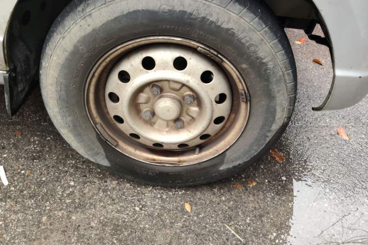 Used Wuling Rongguang 2015 1.2L S Base Model CNG Right Front Wheel Hub