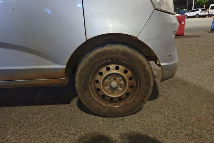 Used Wuling Rongguang 2015 1.2L S Base Model CNG Right Front Wheel Hub