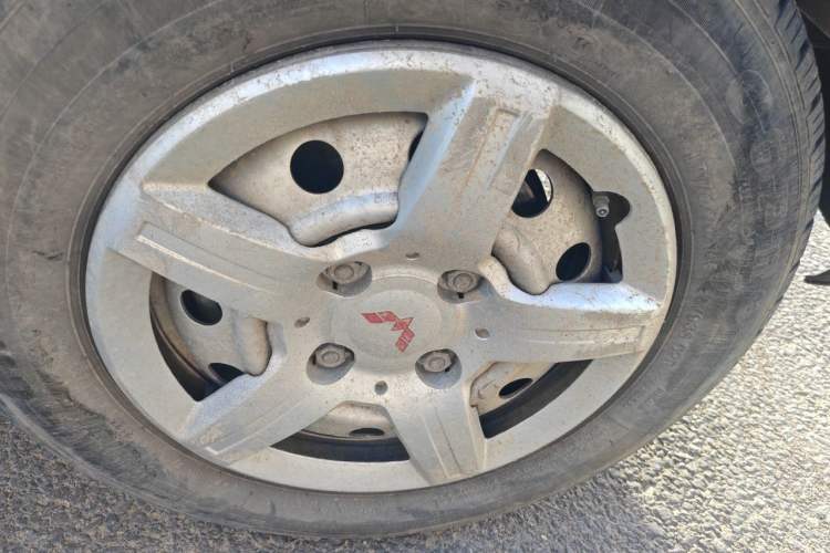 Used Wuling Rongguang 2015 1.2L S Base Model CNG Right Front Wheel Hub