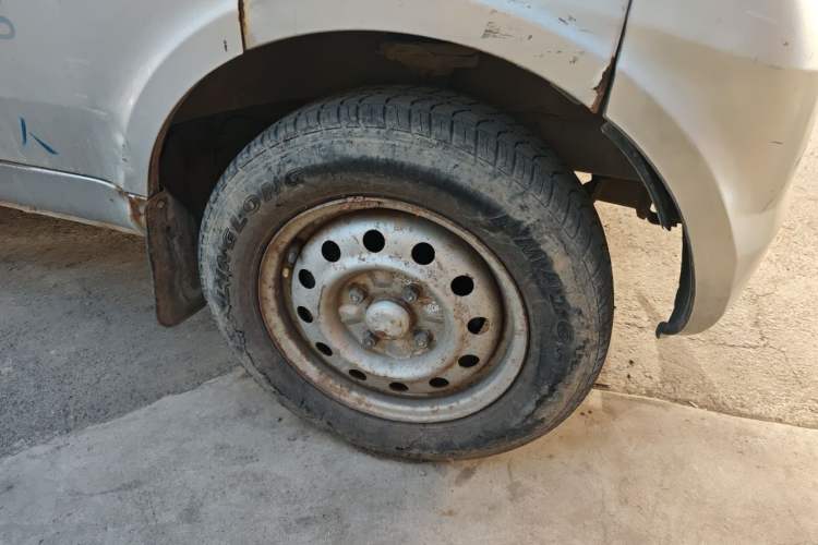 Used Wuling Rongguang 2015 1.2L S Base Model CNG Right Front Wheel Hub
