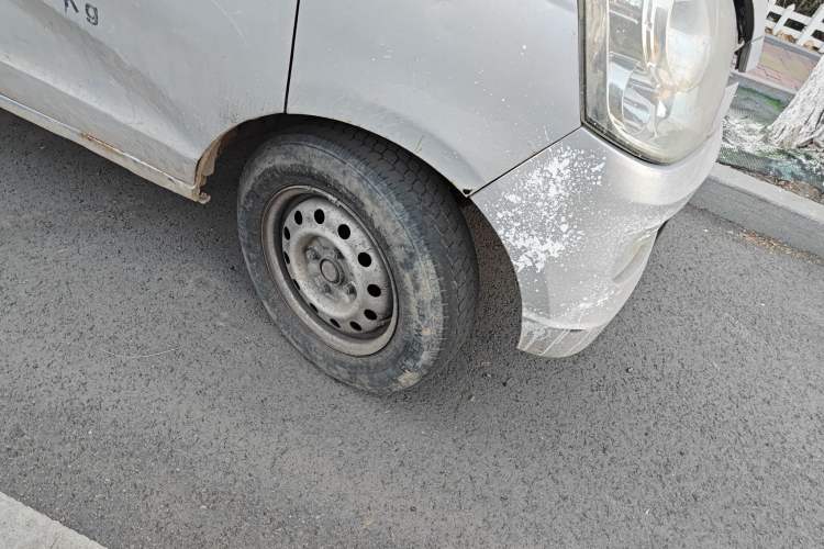 Used Wuling Rongguang 2015 1.2L S Base Model CNG Right Front Wheel Hub