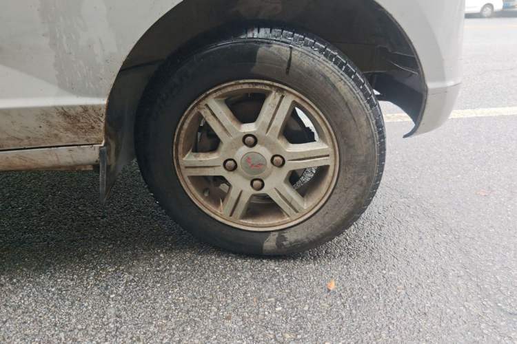 Used Wuling Rongguang 2015 1.2L S Standard CNG Model Right Front Wheel Hub