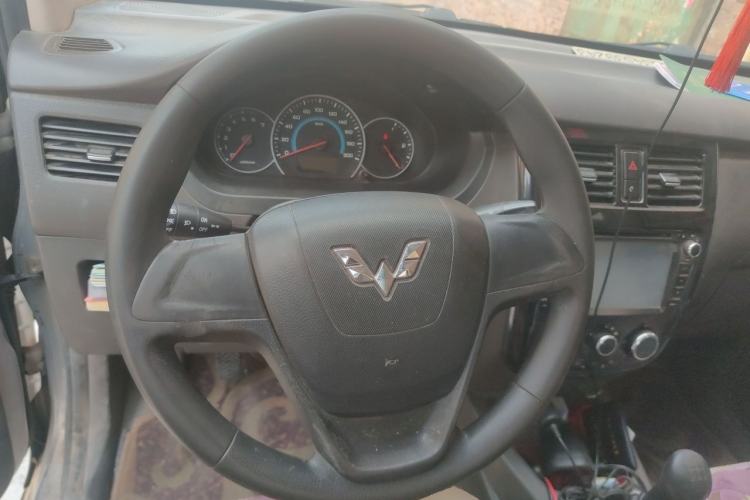 Used Wuling Rongguang 2015 1.2L S Standard CNG Model Steering Wheel