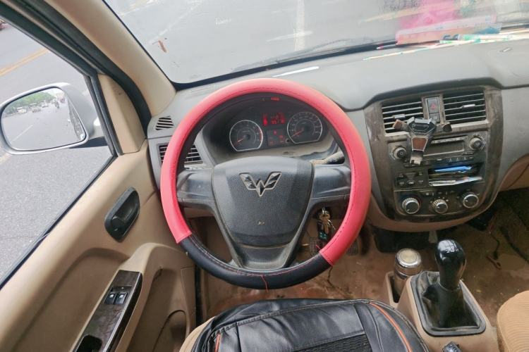 Used Wuling Rongguang 2015 1.2L S Standard CNG Model Steering Wheel