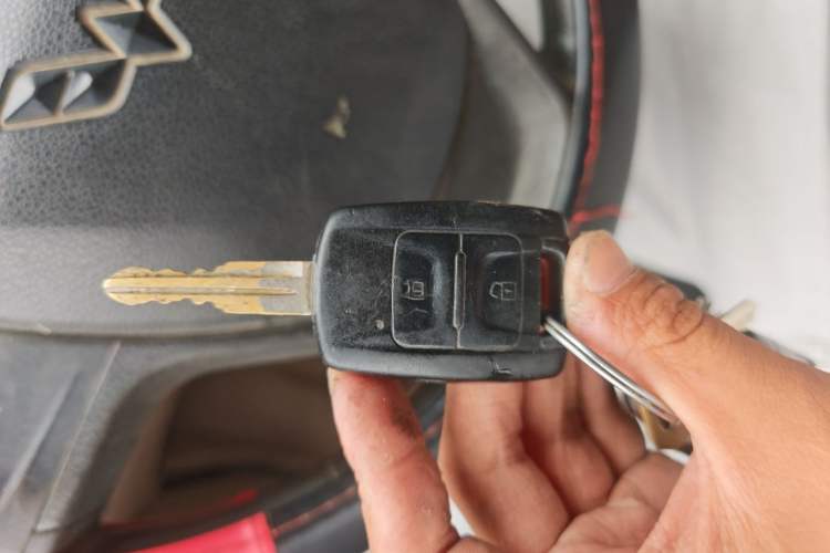 Used Wuling Rongguang 2015 1.2L S Standard CNG Model Vehicle Key
