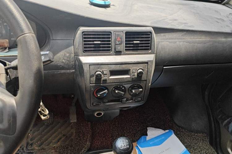 Used Wuling Rongguang 2015 1.2L S Standard CNG Model Audio And AC Panel