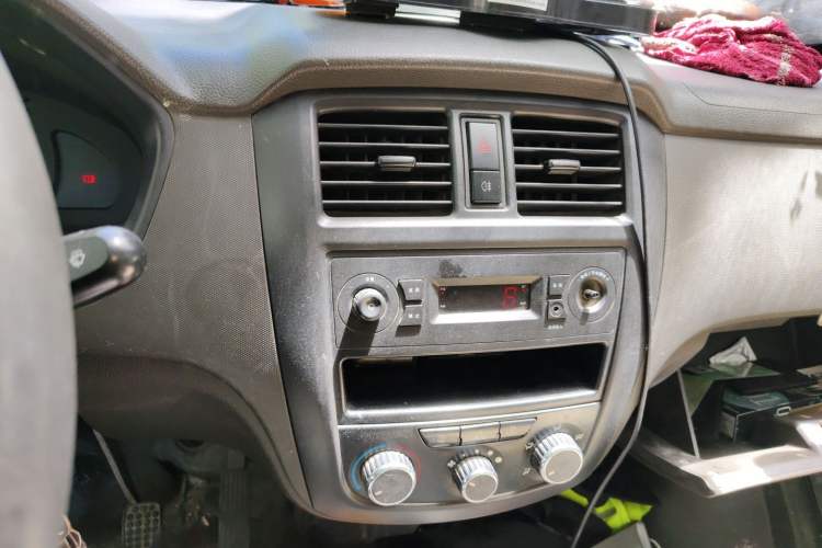 Used Wuling Rongguang 2015 1.2L S Base Model CNG Audio And AC Panel