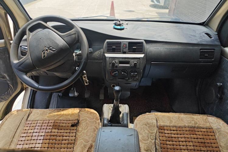 Used Wuling Rongguang 2015 1.2L S Standard CNG Model Center Console