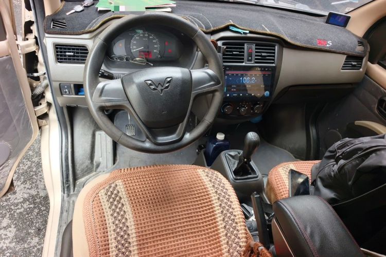 Used Wuling Rongguang 2015 1.2L S Base Model CNG Center Console