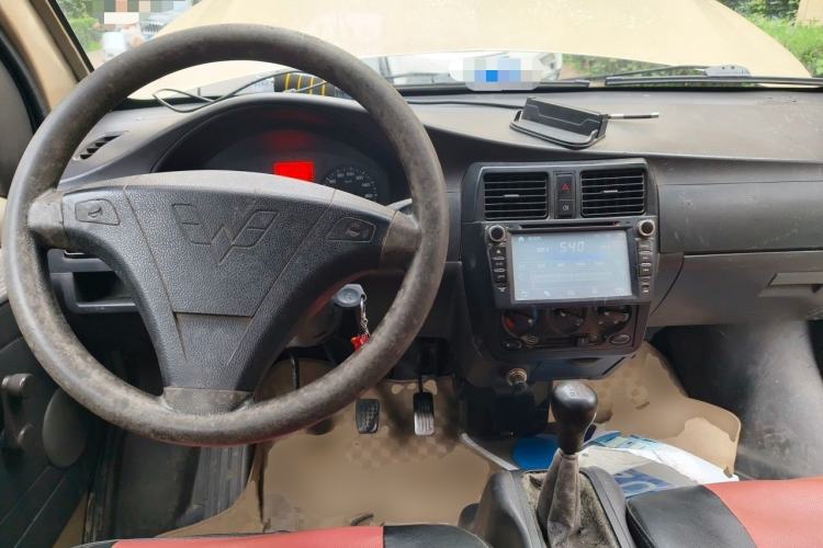 Used Wuling Rongguang 2015 1.2L S Base Model CNG Center Console