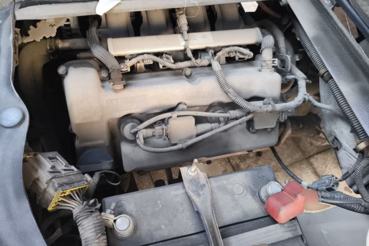 Used Wuling Rongguang 2015 1.2L S Base Model CNG Engine Bay