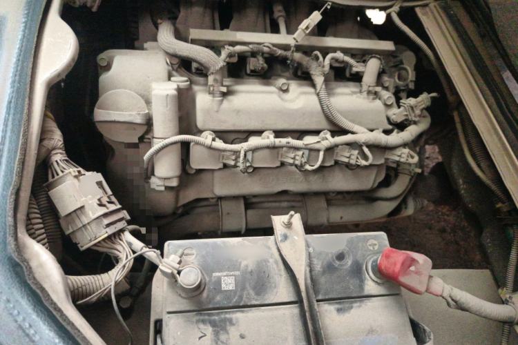 Used Wuling Rongguang 2015 1.2L S Base Model CNG Engine Bay
