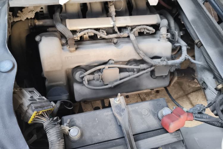 Used Wuling Rongguang 2015 1.2L S Base Model CNG Engine Bay Left