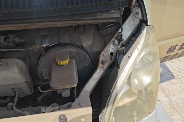 Used Wuling Rongguang 2015 1.2L S Standard CNG Model Engine Bay Left