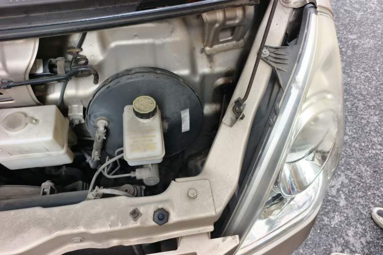Used Wuling Rongguang 2015 1.2L S Base Model CNG Engine Bay Left