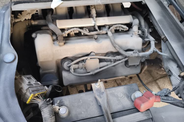 Used Wuling Rongguang 2015 1.2L S Base Model CNG Engine Bay Right