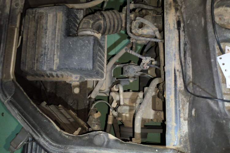 Used Wuling Rongguang 2015 1.2L S Base Model CNG Engine Bay Right