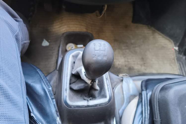 Used Wuling Rongguang 2015 1.2L S Base Model CNG Gear Lever