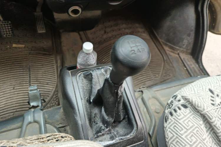 Used Wuling Rongguang 2015 1.2L S Base Model CNG Gear Lever