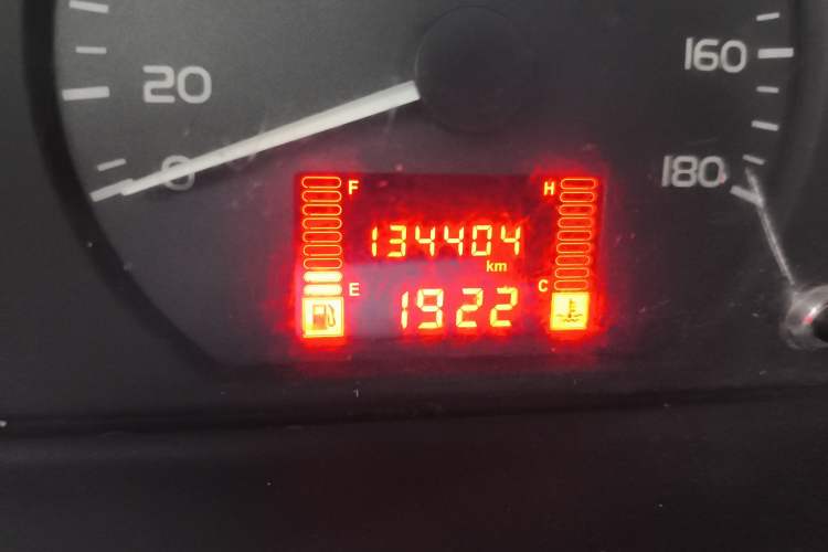 Used Wuling Rongguang 2015 1.2L S Base Model CNG Odometer Close Up