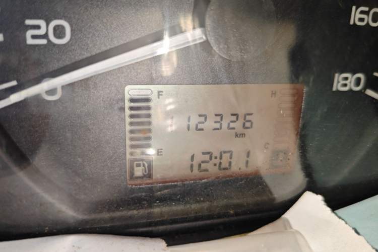 Used Wuling Rongguang 2015 1.2L S Standard CNG Model Odometer Close Up