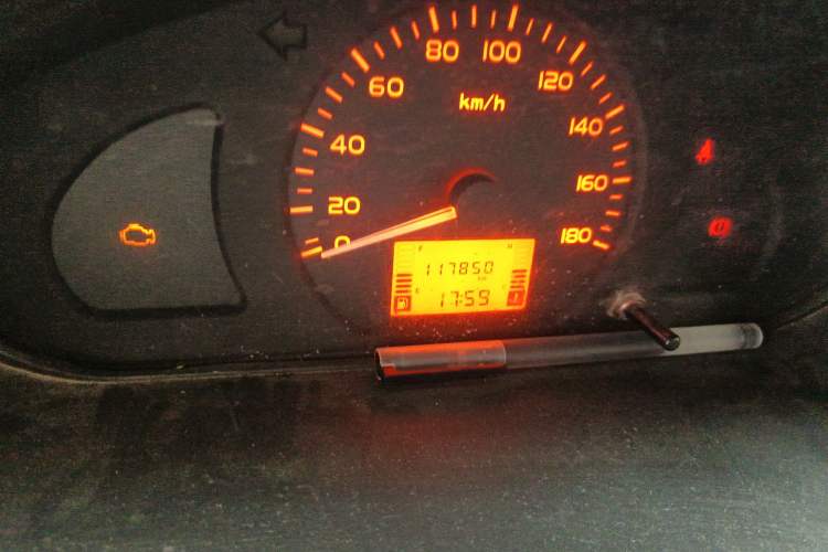 Used Wuling Rongguang 2015 1.2L S Base Model CNG Odometer Close Up