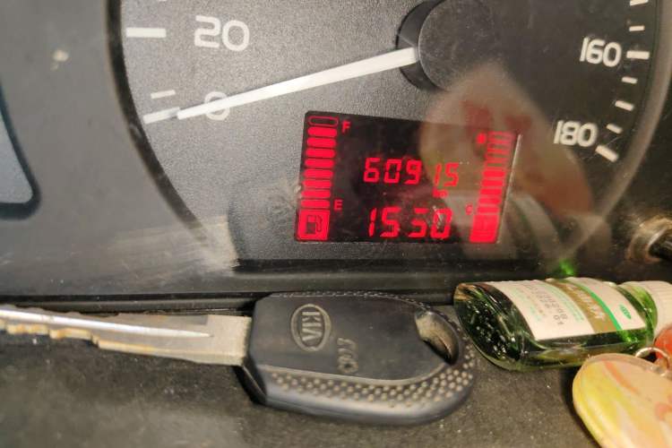 Used Wuling Rongguang 2015 1.2L S Base Model CNG Odometer Close Up