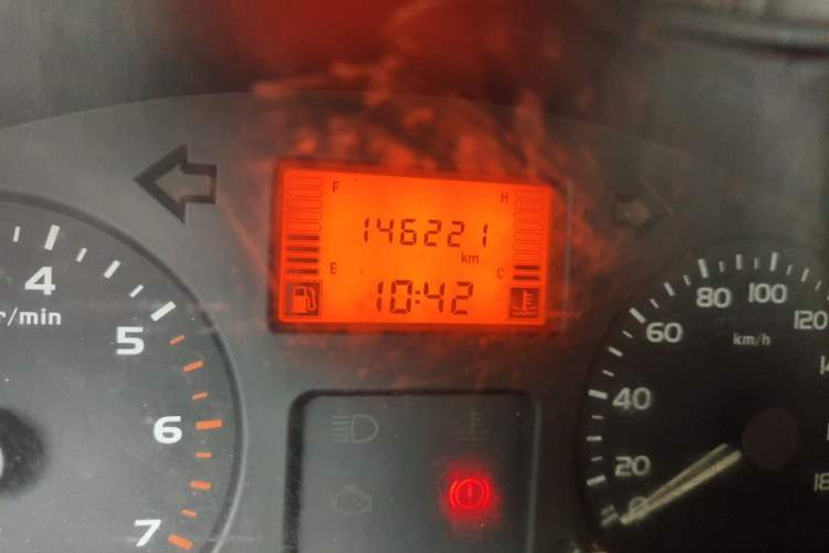 Used Wuling Rongguang 2015 1.2L S Base Model CNG Odometer Close Up