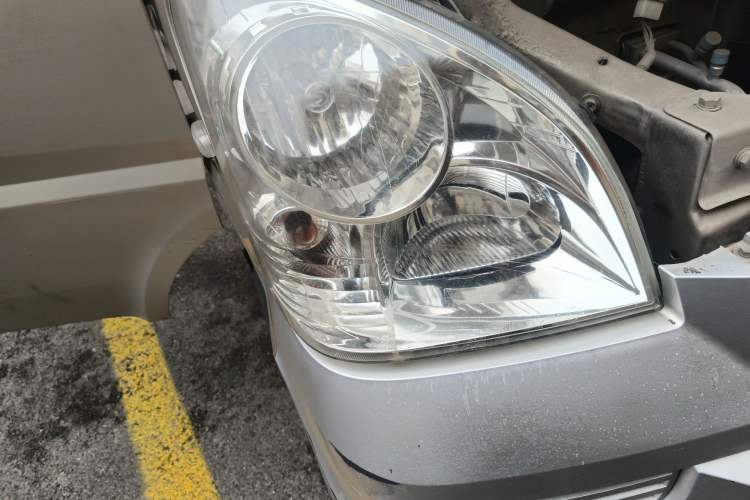 Used Wuling Rongguang 2015 1.2L S Base Model CNG Right Front Headlight